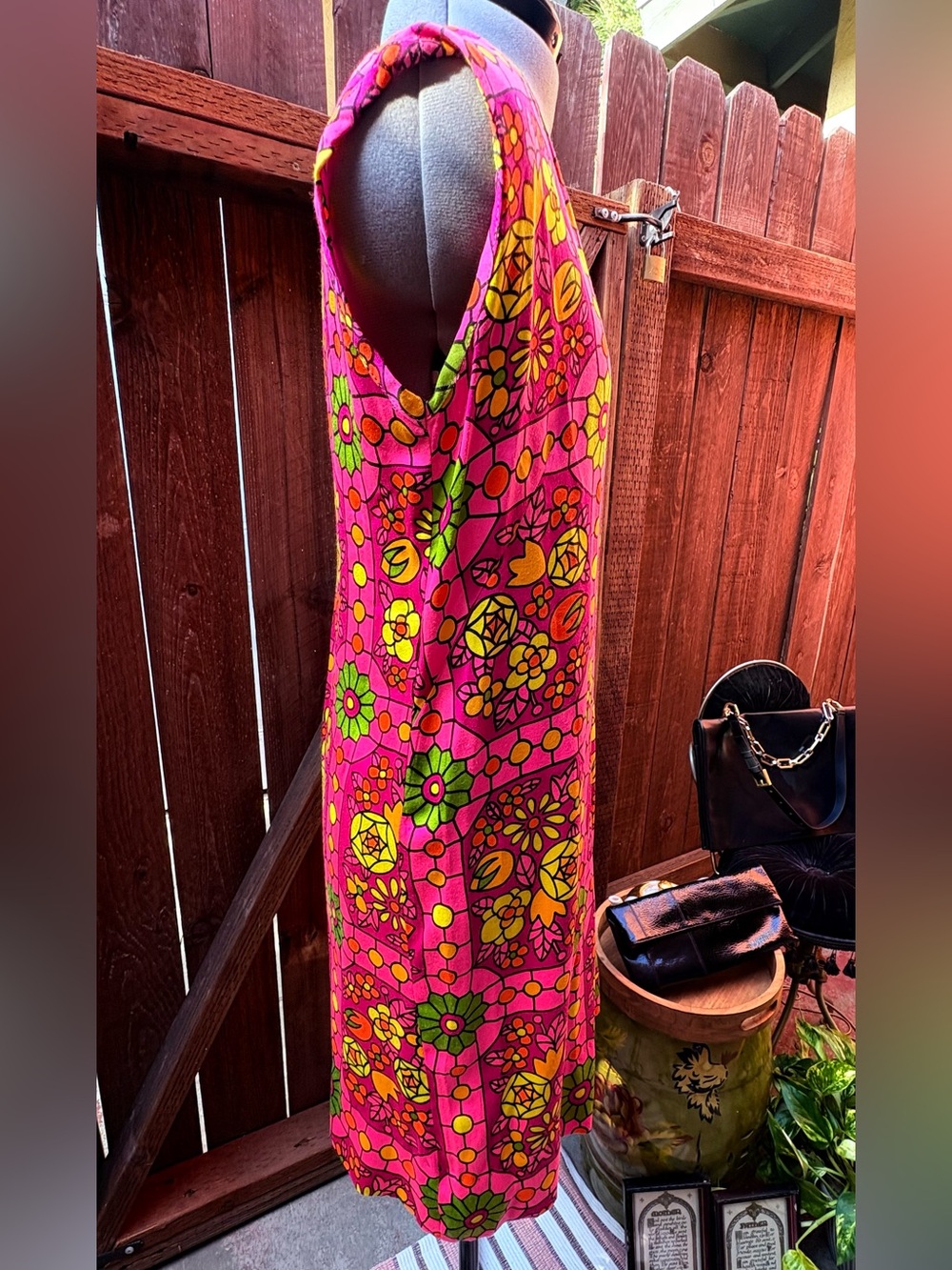 You. Walking Art: Vintage '60s Psychedelic Mod Shift Dress - Picture 3 of 11